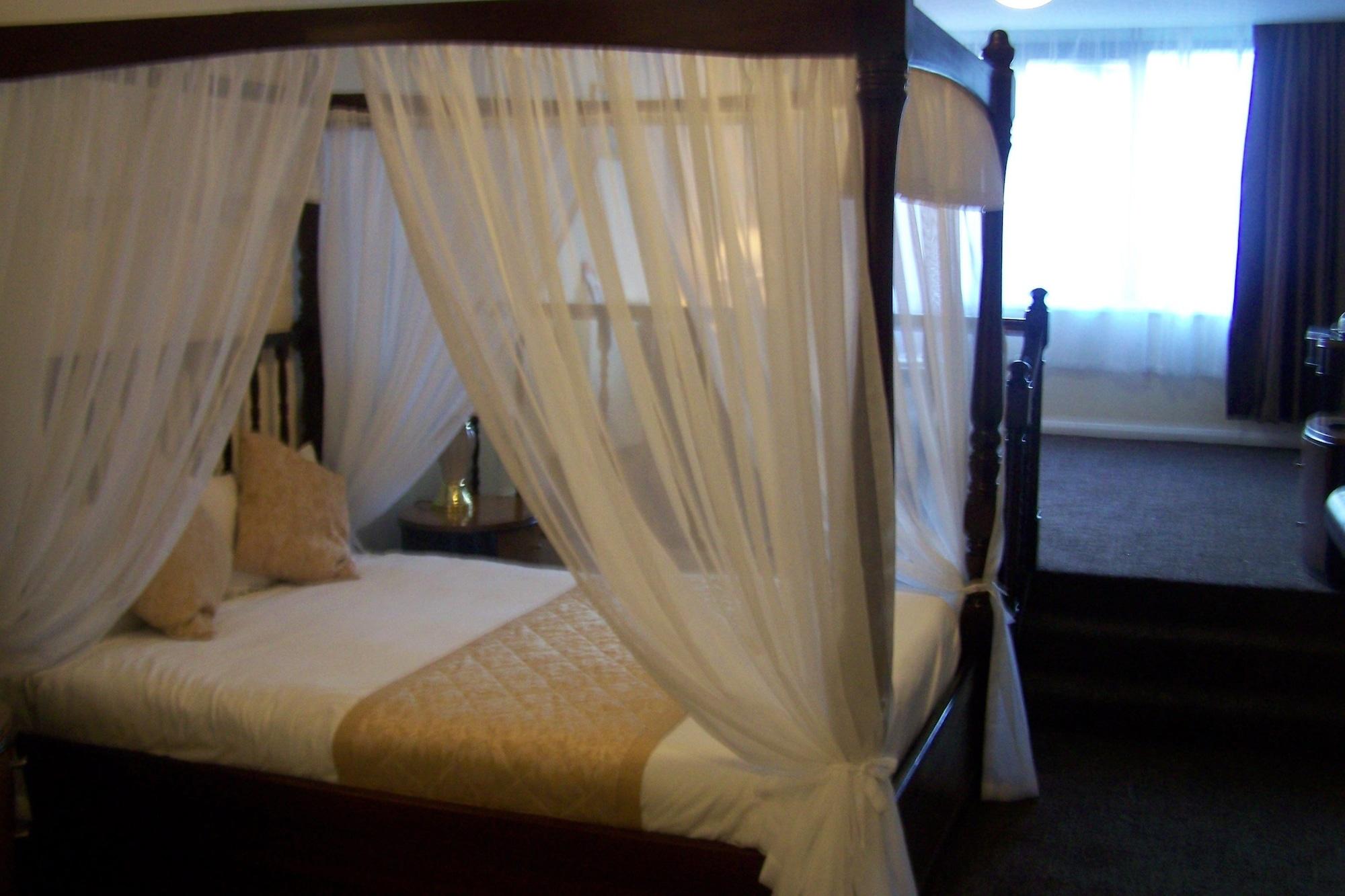 Hotel Britannia Centre 3*